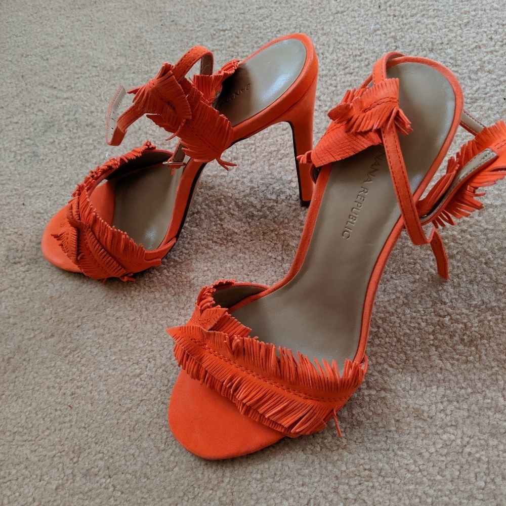 New!! Banana Republic Orange Suede Fringe Heels 7